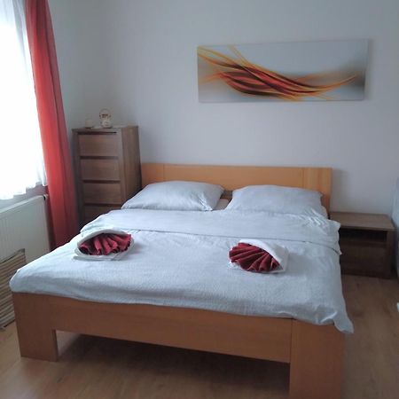 Bile Domky Apartment Lednice Luaran gambar