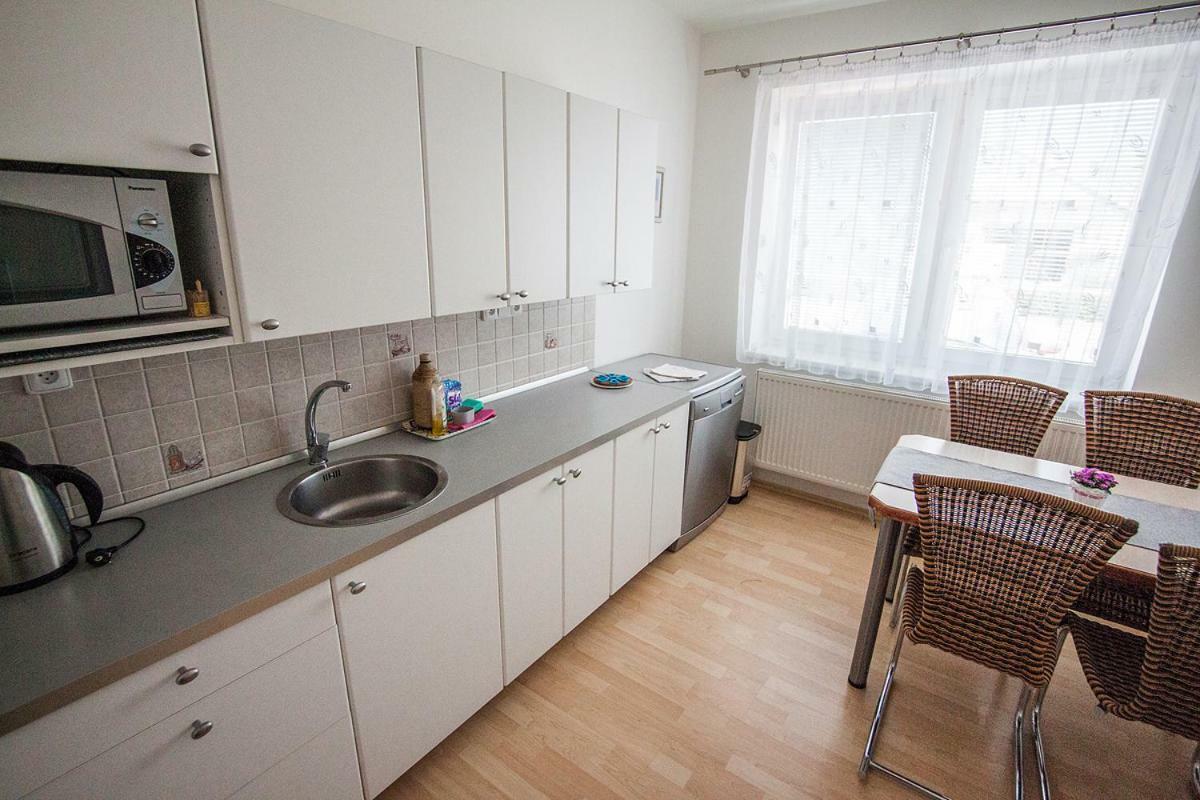 Bile Domky Apartment Lednice Luaran gambar